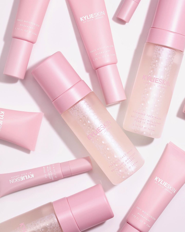 听说10亿富婆Kylie Jenner新出的护肤品被群嘲了?