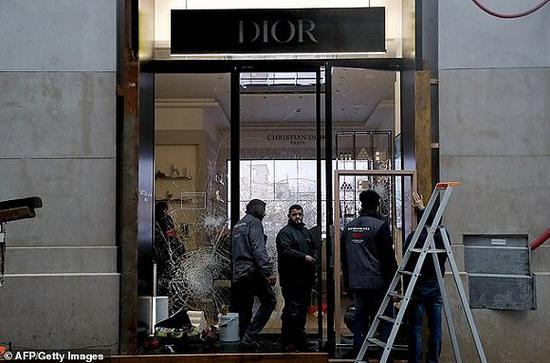 被抢劫的Dior店铺